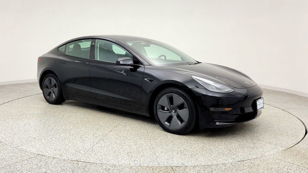 Used 2023 Tesla Model 3 Standard Range image 3
