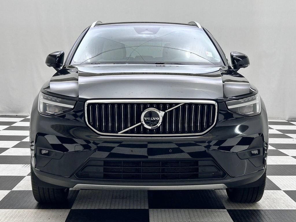 Used 2025 Volvo XC40 B5 Ultra AWD/4WD image 3