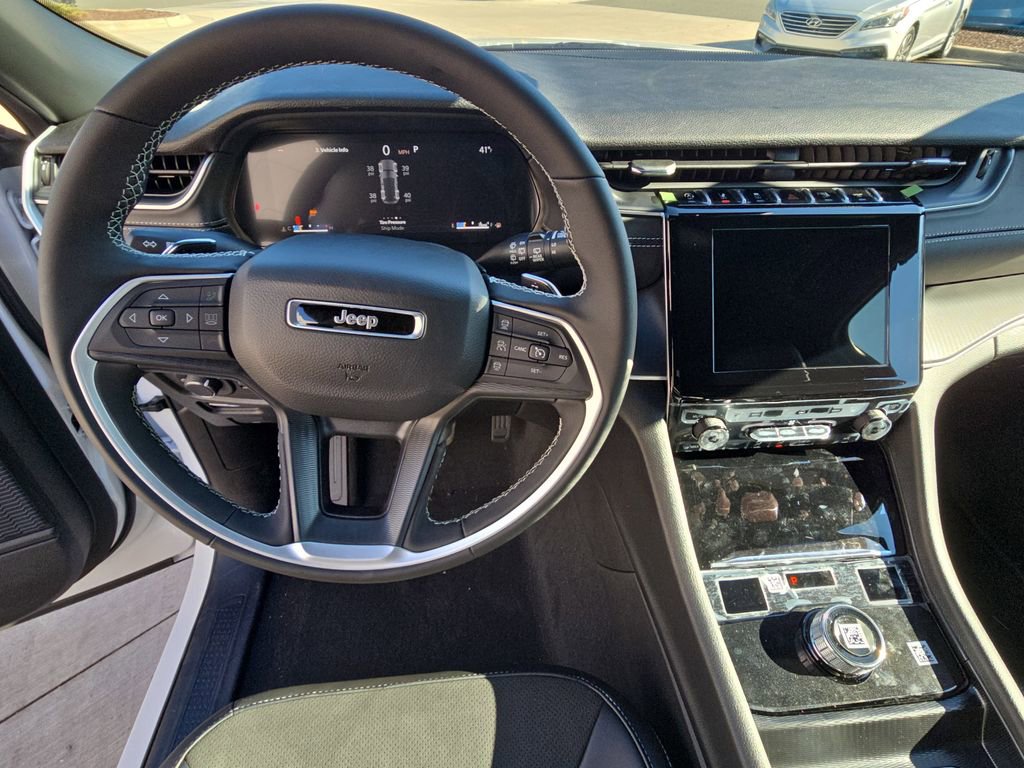 New 2025 Jeep Grand Cherokee Altitude image 16