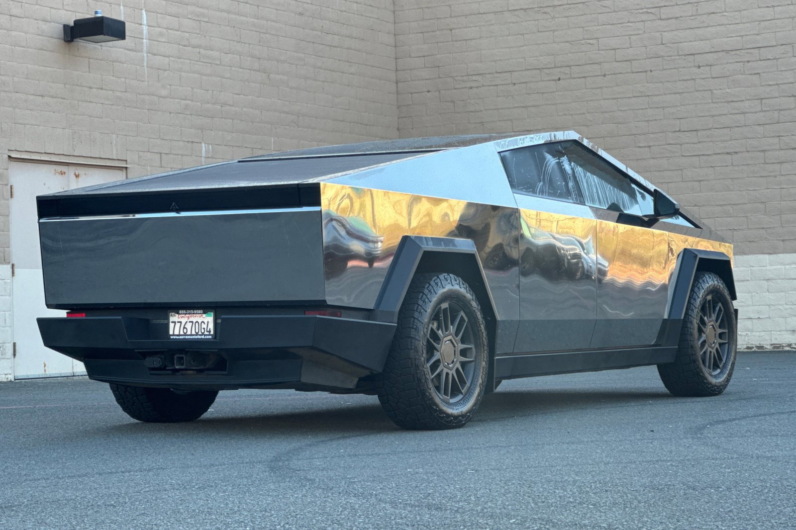 Used 2025 Tesla Cybertruck AWD Crew Cab image 4