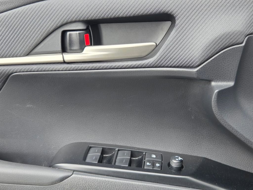 Used 2025 Toyota Camry SE image 26