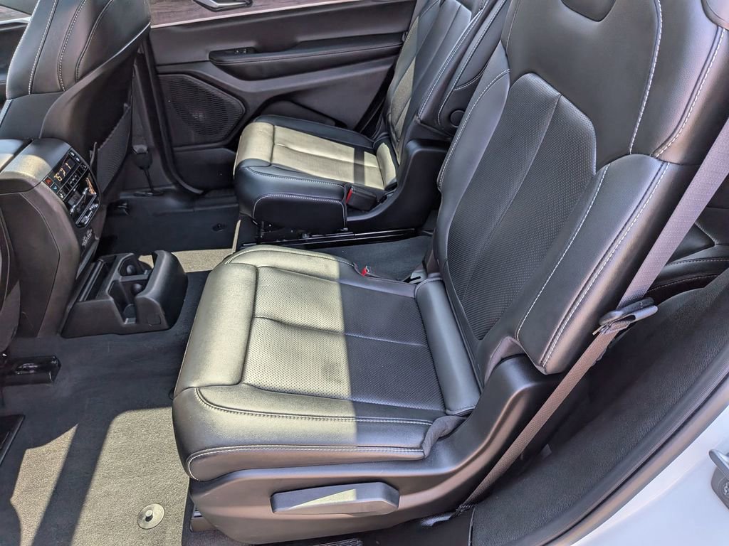 Used 2025 Jeep Grand Cherokee L Limited w/ Luxury Tech Group II image 25