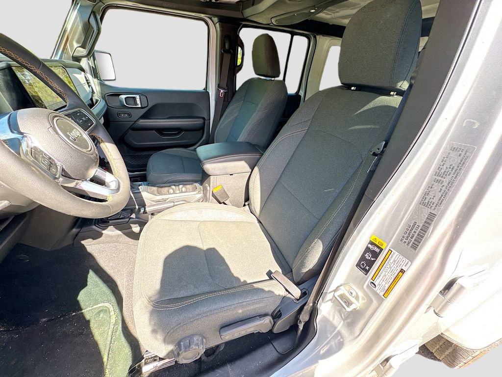 Used 2024 Jeep Wrangler Unlimited Sahara image 19