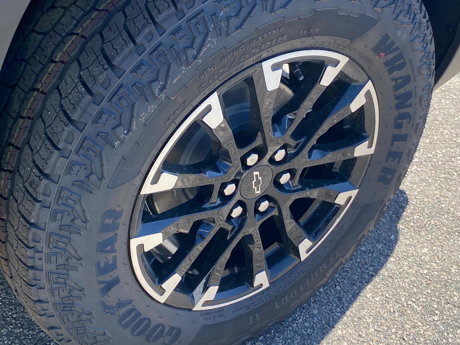 New 2026 Chevrolet Traverse Z71 w/ Driver Confidence Package AWD/4WD image 25