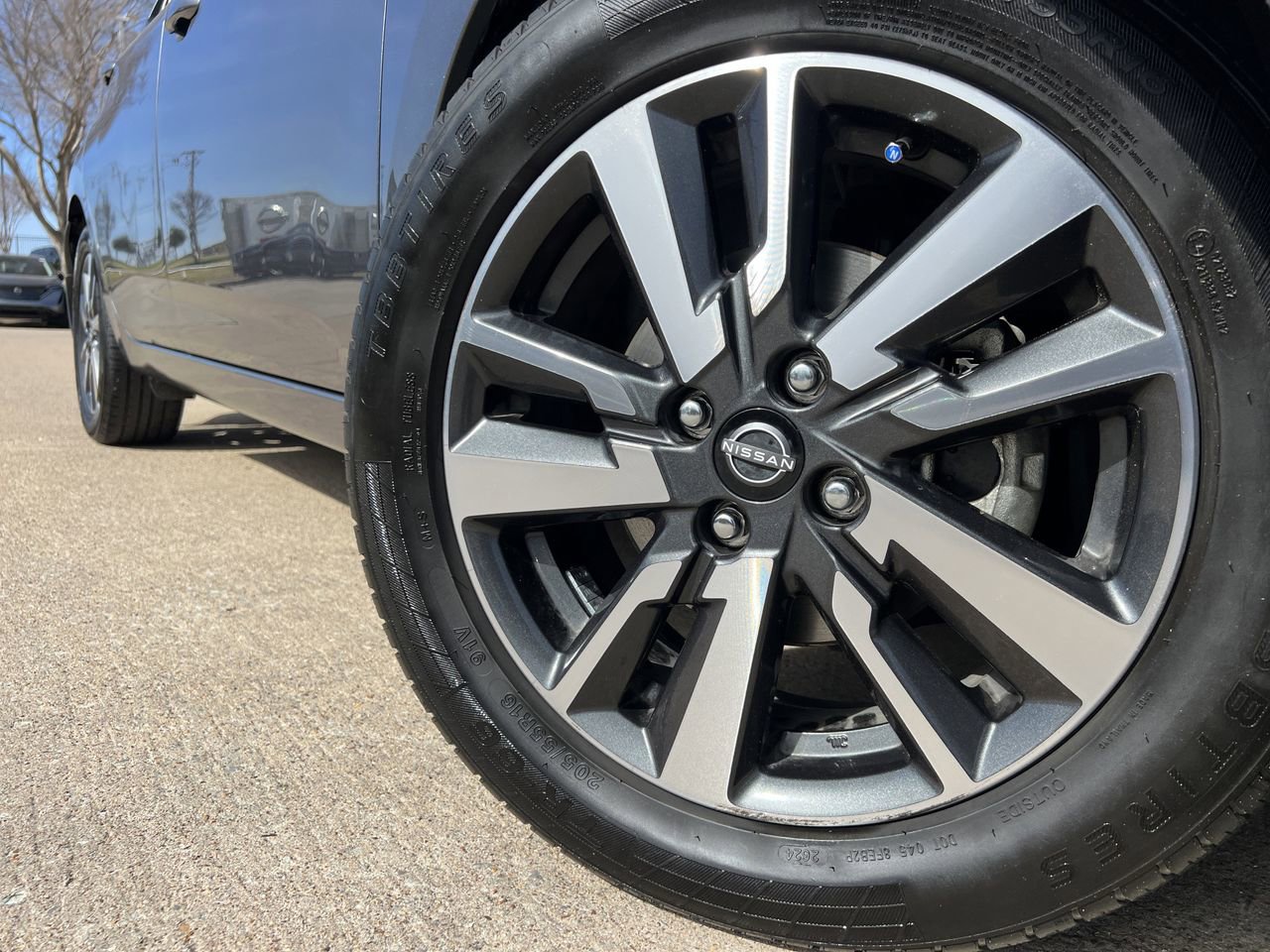 Certified 2024 Nissan Versa SV w/ Trunk Package image 8