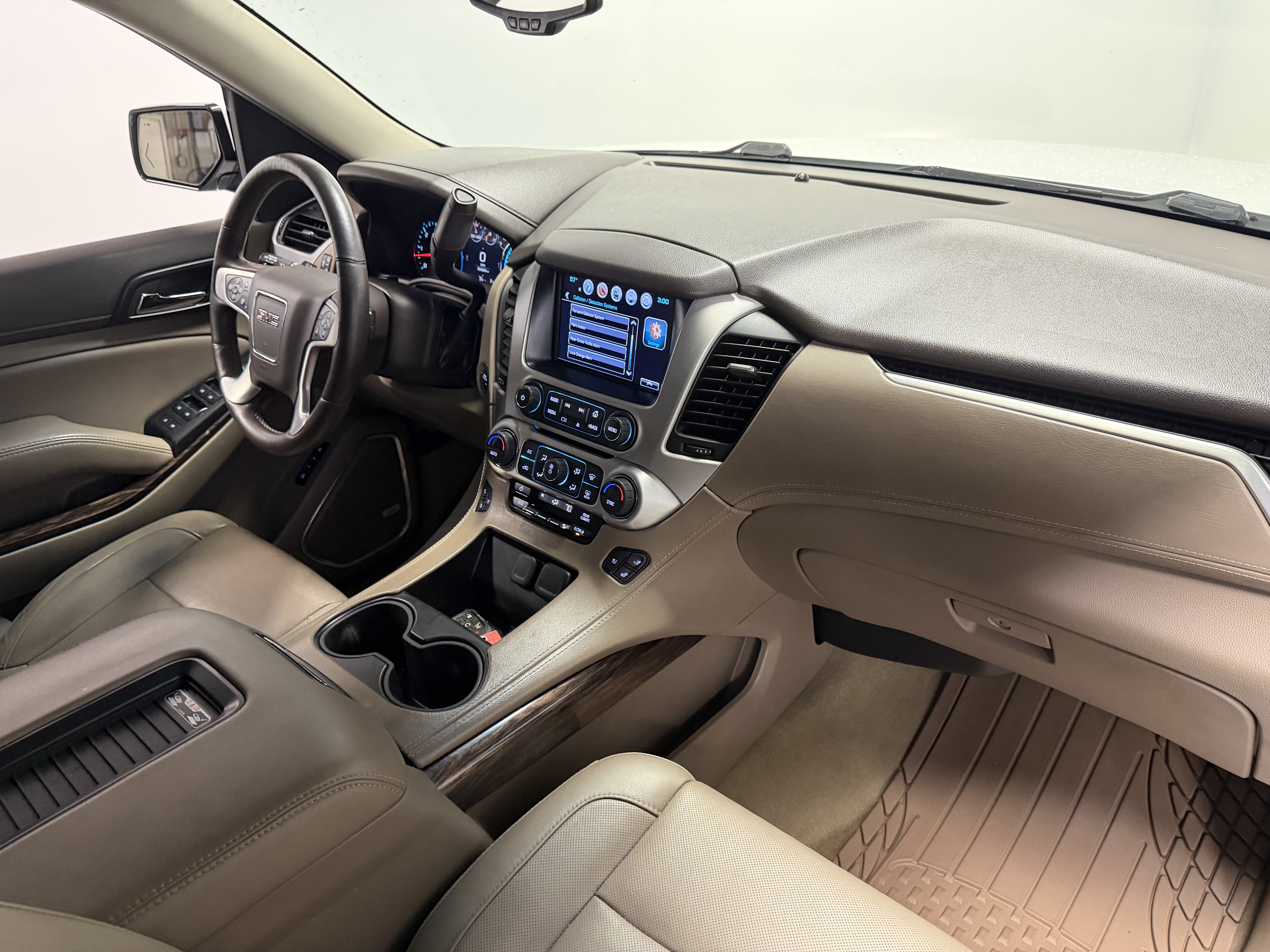 Used 2017 GMC Yukon SLT w/ Premium Edition AWD/4WD image 23