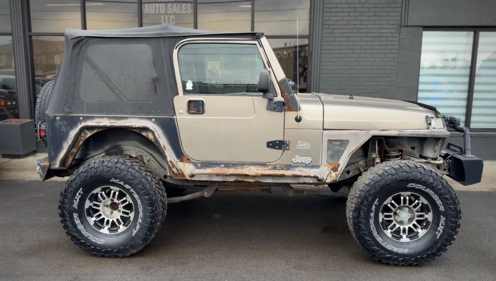 Used 2004 Jeep Wrangler Sahara w/ Dual Top Group image 2