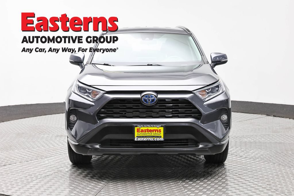 Used 2021 Toyota RAV4 XLE AWD/4WD image 2
