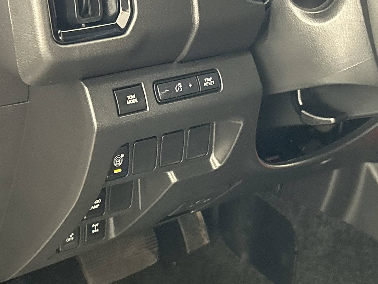 Used 2026 Nissan Frontier PRO-4X AWD/4WD image 13
