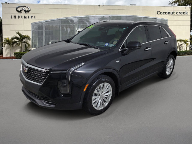 Used 2024 Cadillac XT4 Luxury w/ Cold Weather Package FWD image 2