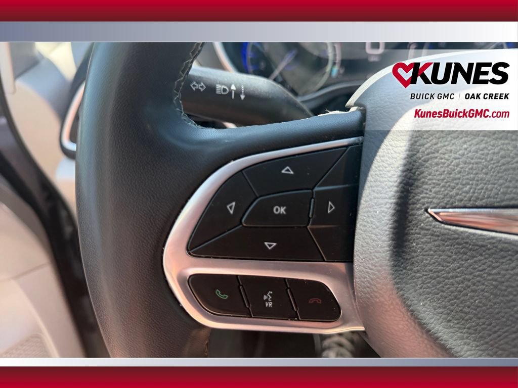 Used 2024 Chrysler Pacifica Touring-L FWD image 17