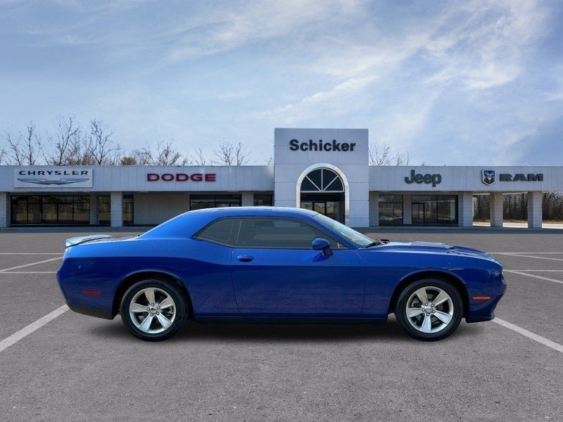 Used 2022 Dodge Challenger SXT RWD video 2