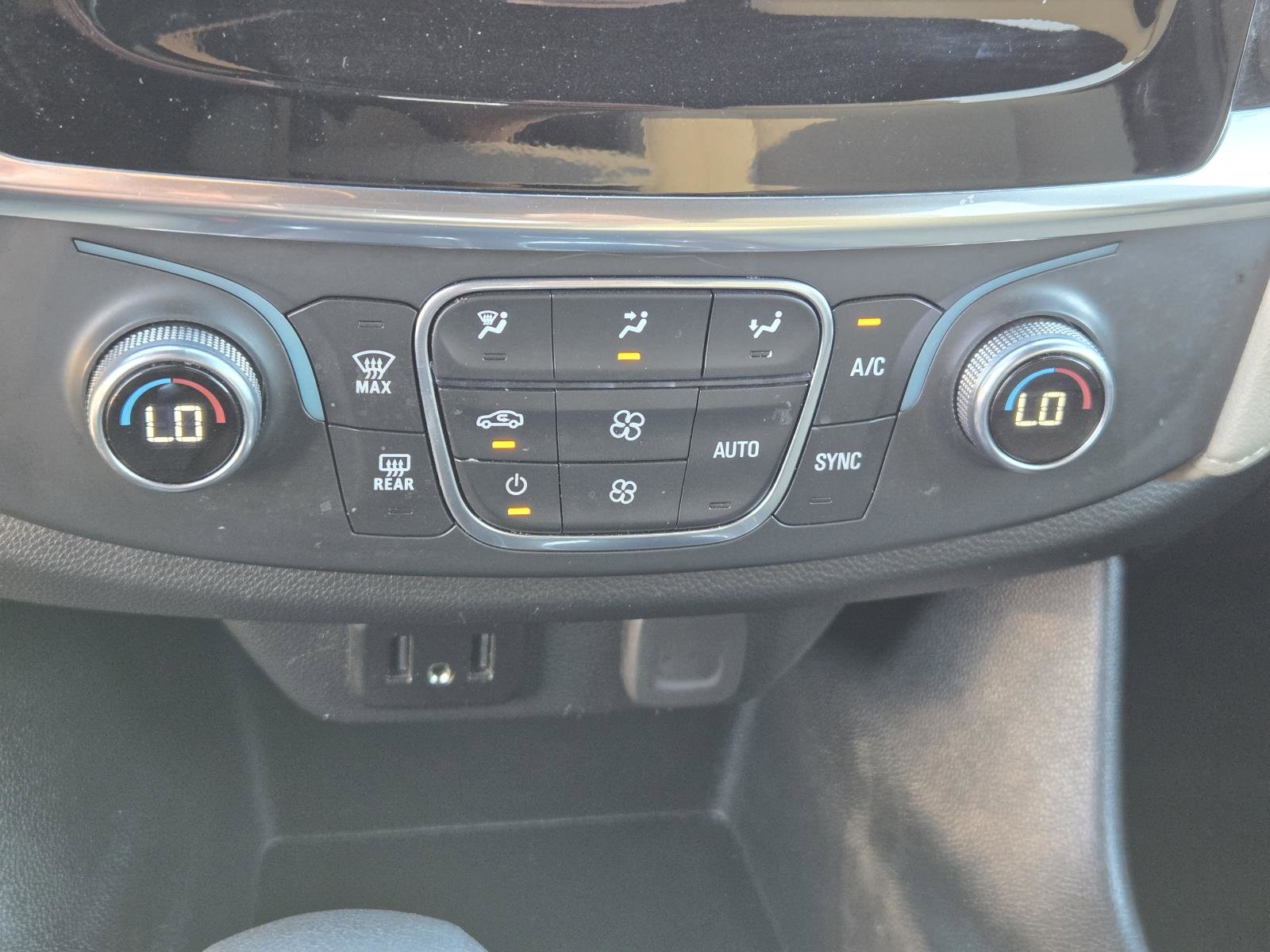 Used 2023 Chevrolet Traverse LS image 10