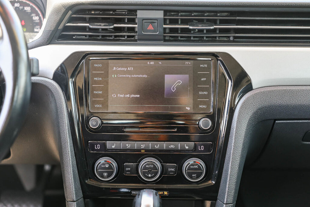 Used 2020 Volkswagen Passat 2.0T SE image 3