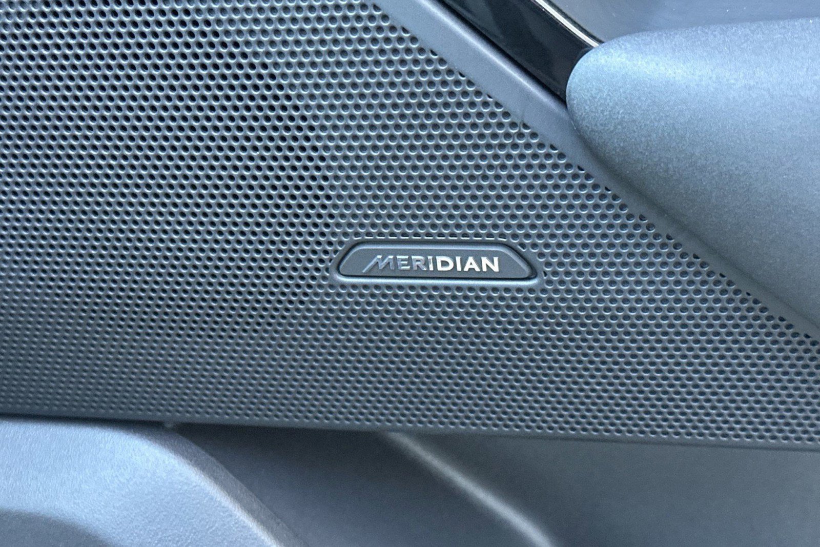 Certified 2022 Land Rover Range Rover Velar R-Dynamic S AWD/4WD image 23