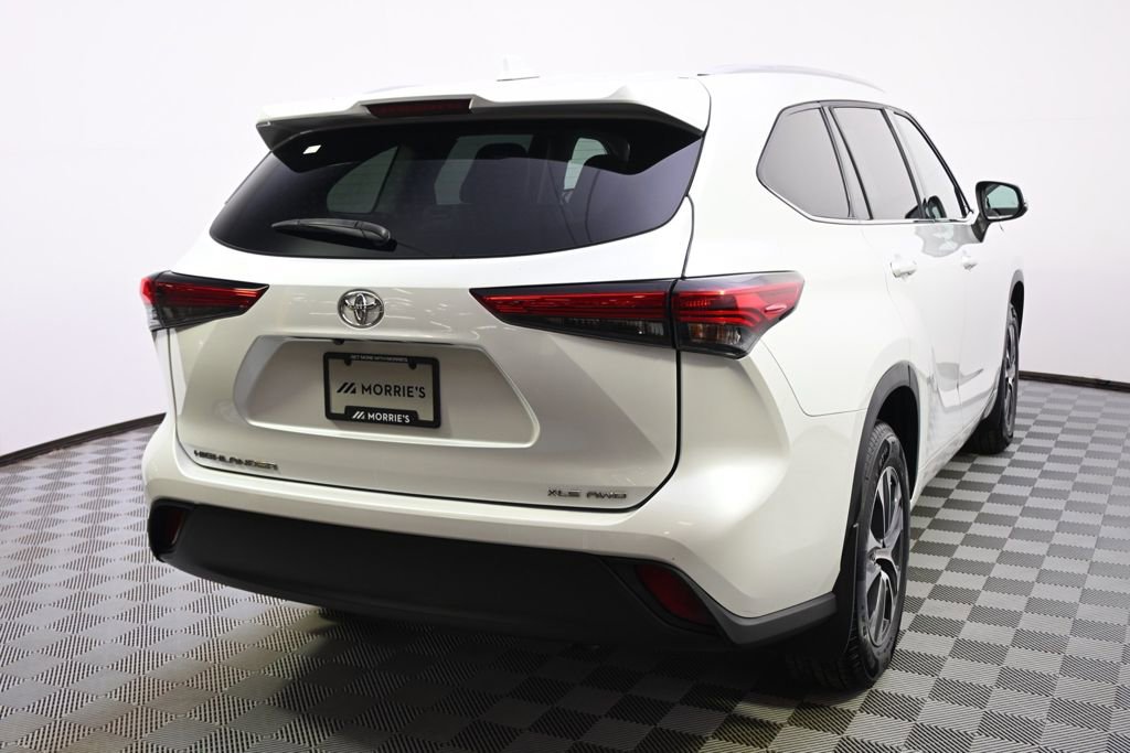 Used 2022 Toyota Highlander XLE image 6