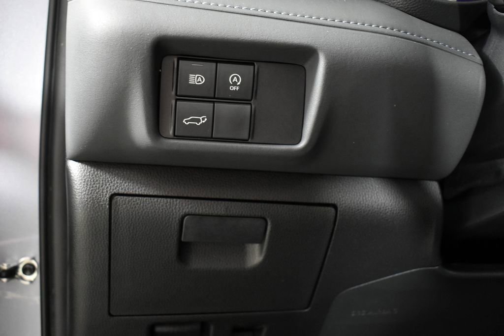 Used 2023 Toyota Highlander LE image 11
