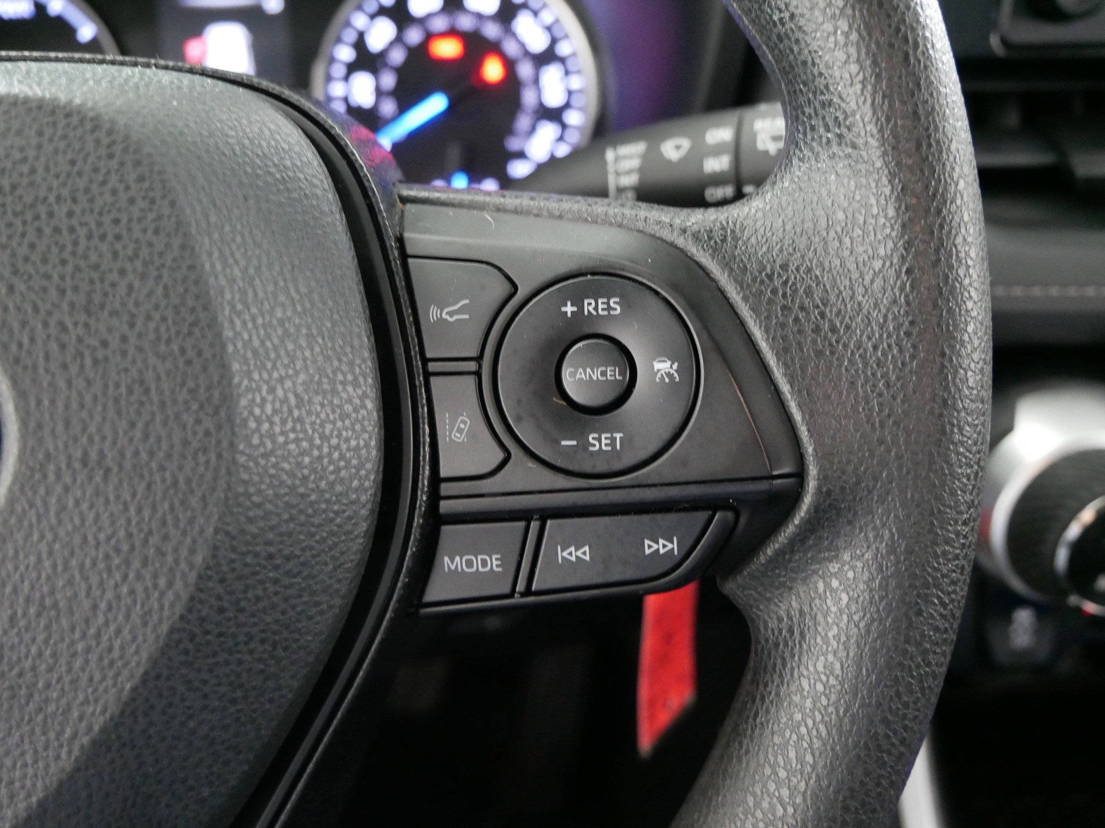 Used 2020 Toyota RAV4 LE image 28