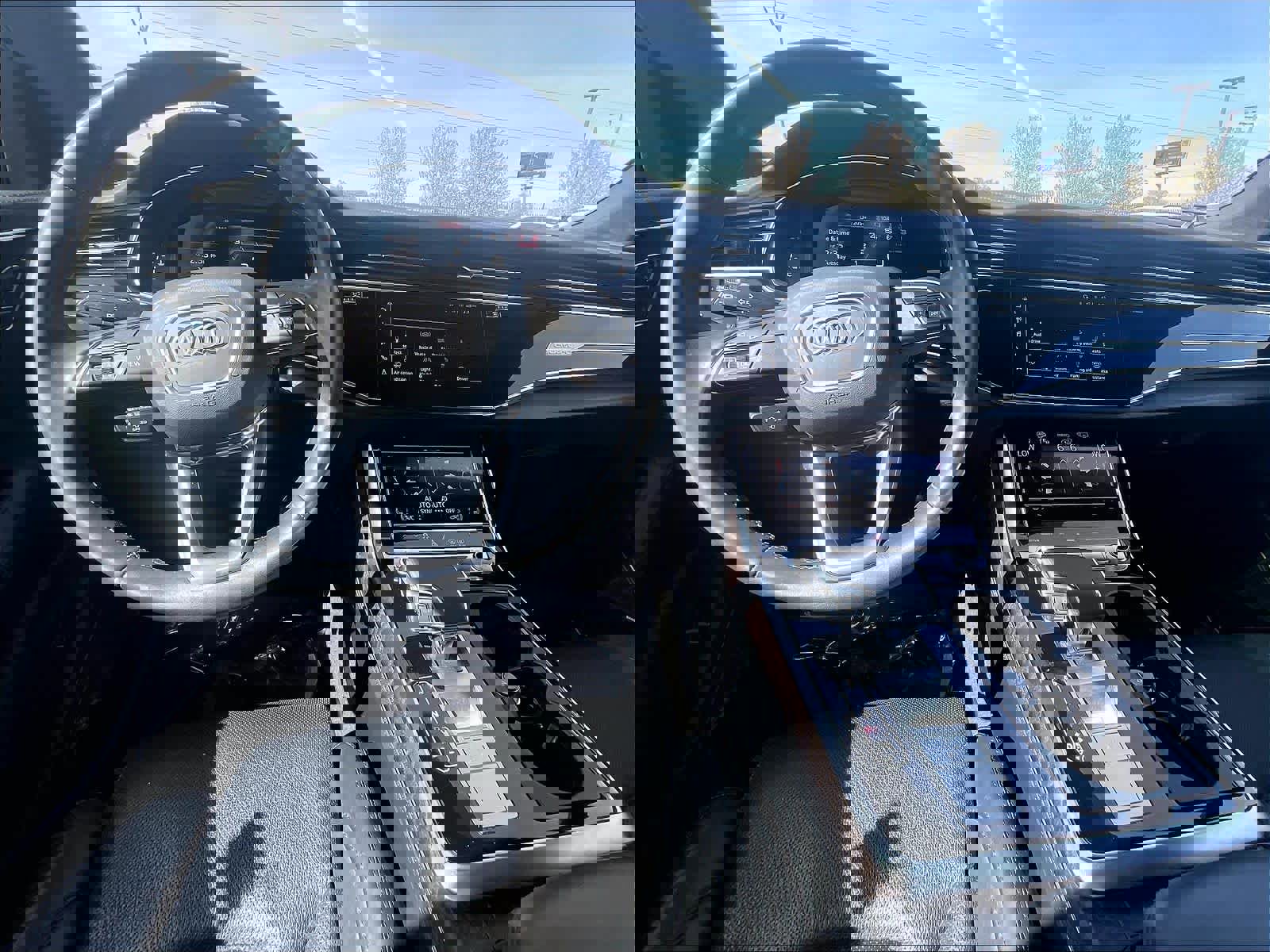 Used 2023 Audi Q8 Prestige image 18