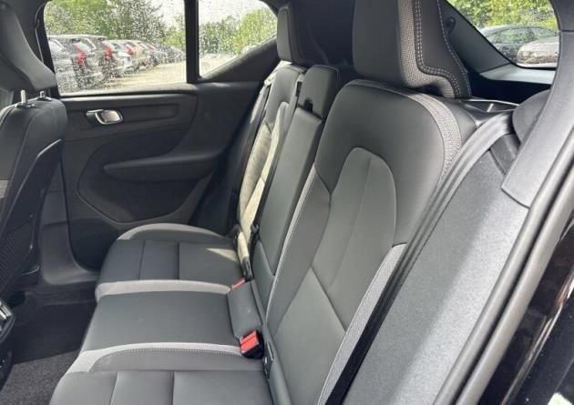 Used 2025 Volvo EX40 Core AWD/4WD image 6