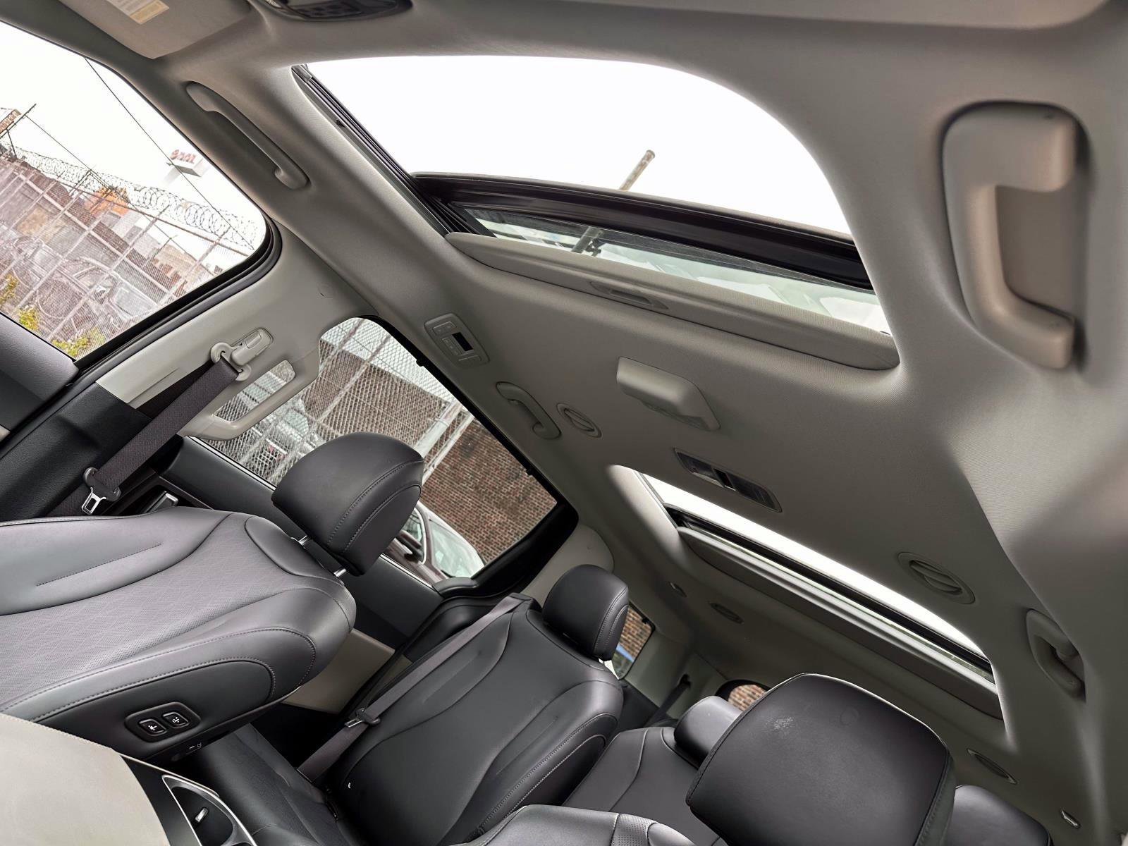 Used 2025 Kia Carnival SX FWD image 14