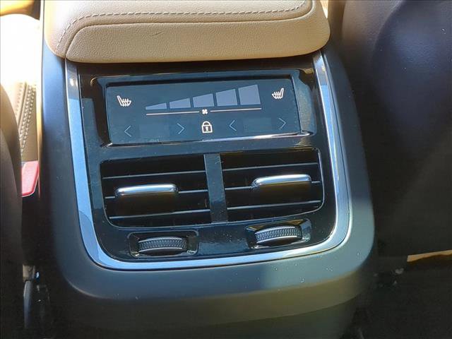 Certified 2023 Volvo XC60 B5 Ultimate w/ Climate Package image 18