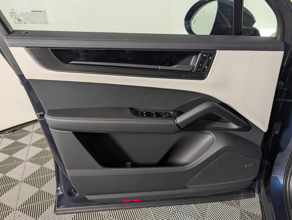 New 2026 Porsche Cayenne GTS AWD/4WD image 25