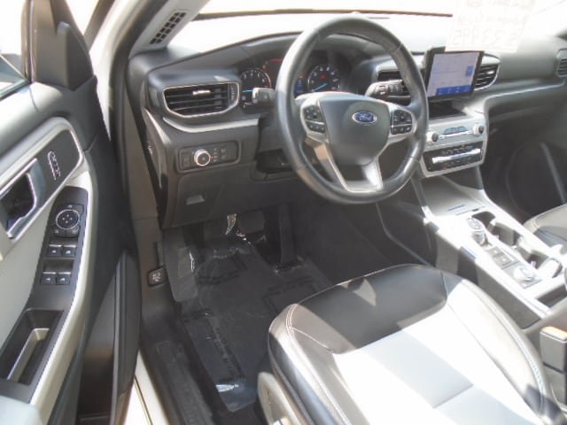 Used 2023 Ford Explorer XLT w/ Equipment Group 202A AWD/4WD image 15