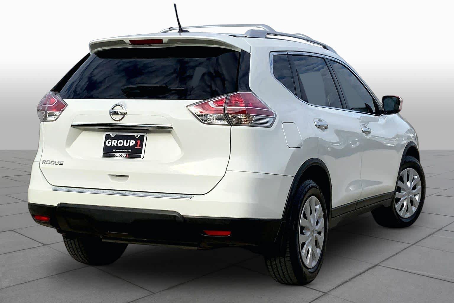 Used 2016 Nissan Rogue S w/ Appearance Package FWD image 13