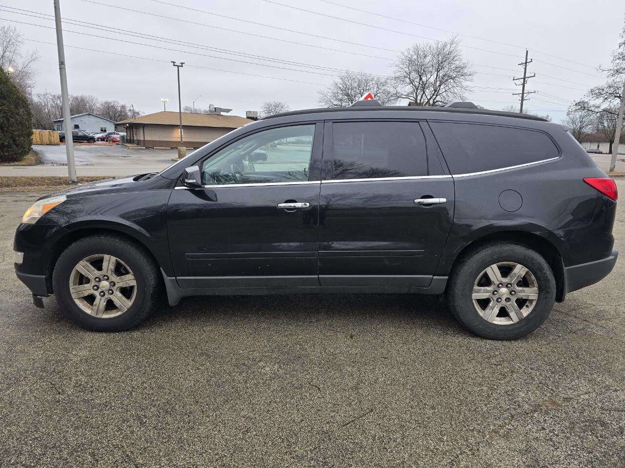 Used 2011 Chevrolet Traverse LT image 3