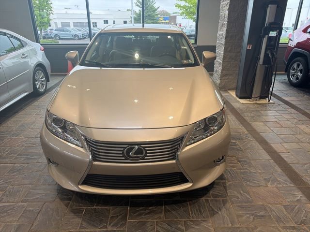 Used 2015 Lexus ES 350 w/ Luxury Package FWD image 2