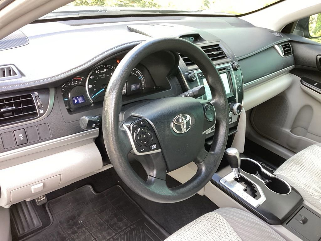 Used 2013 Toyota Camry LE FWD image 10