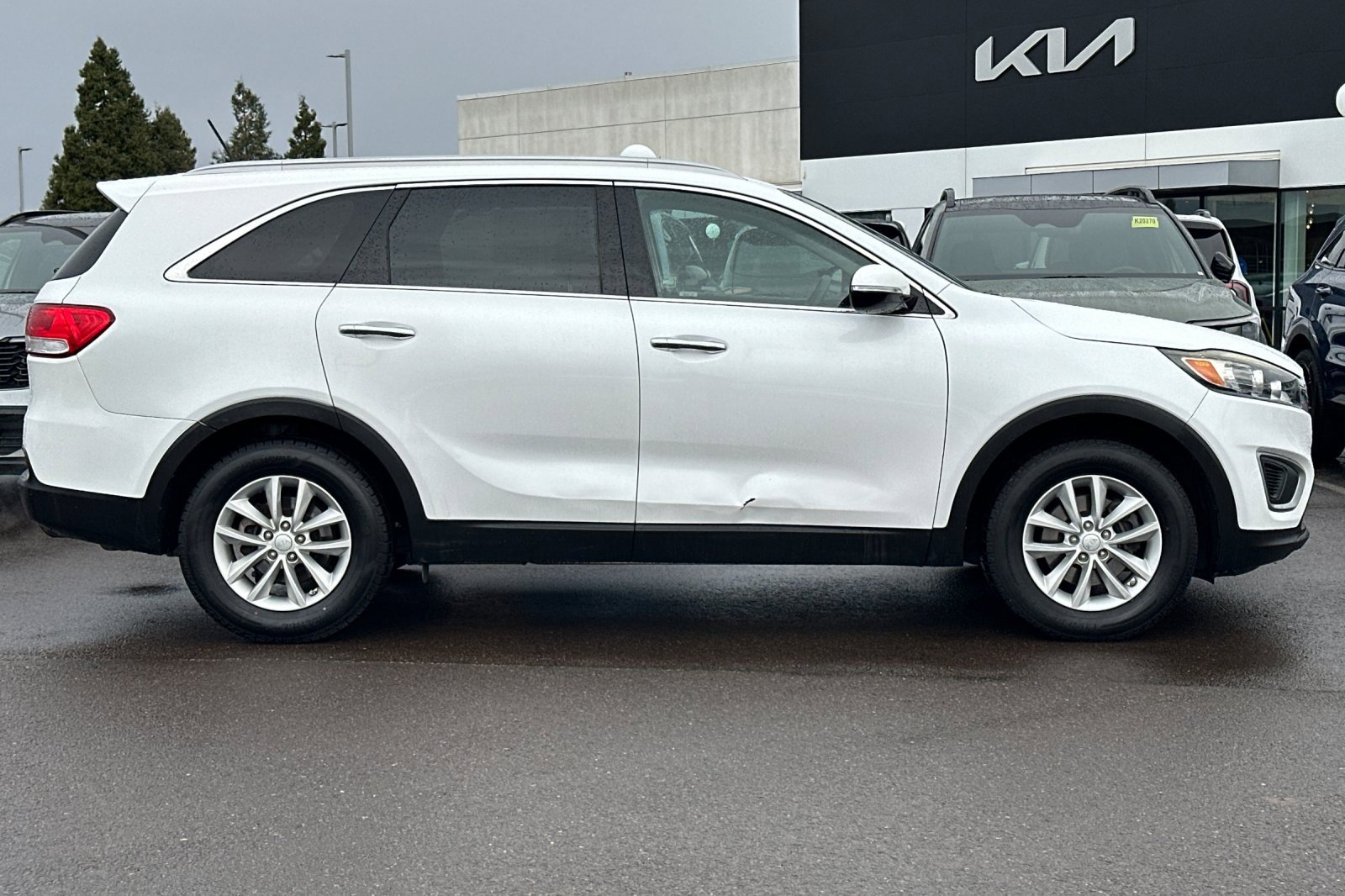 Used 2017 Kia Sorento LX image 3