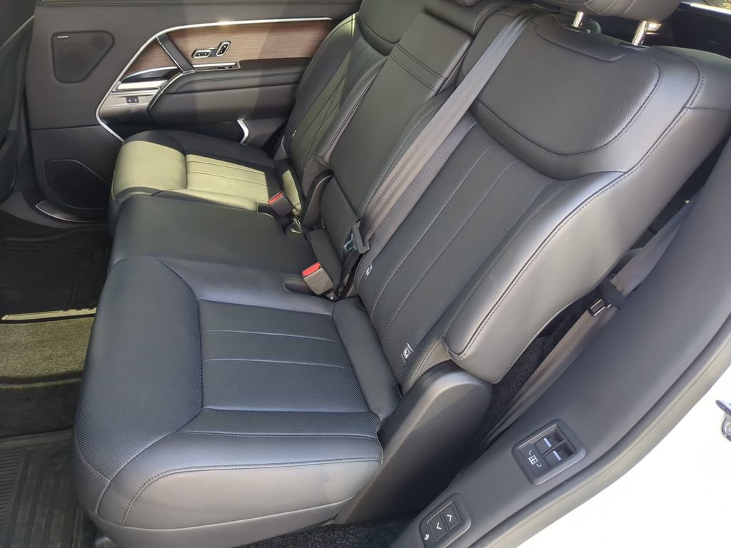 Used 2025 Land Rover Range Rover Long Wheelbase SE AWD/4WD image 16