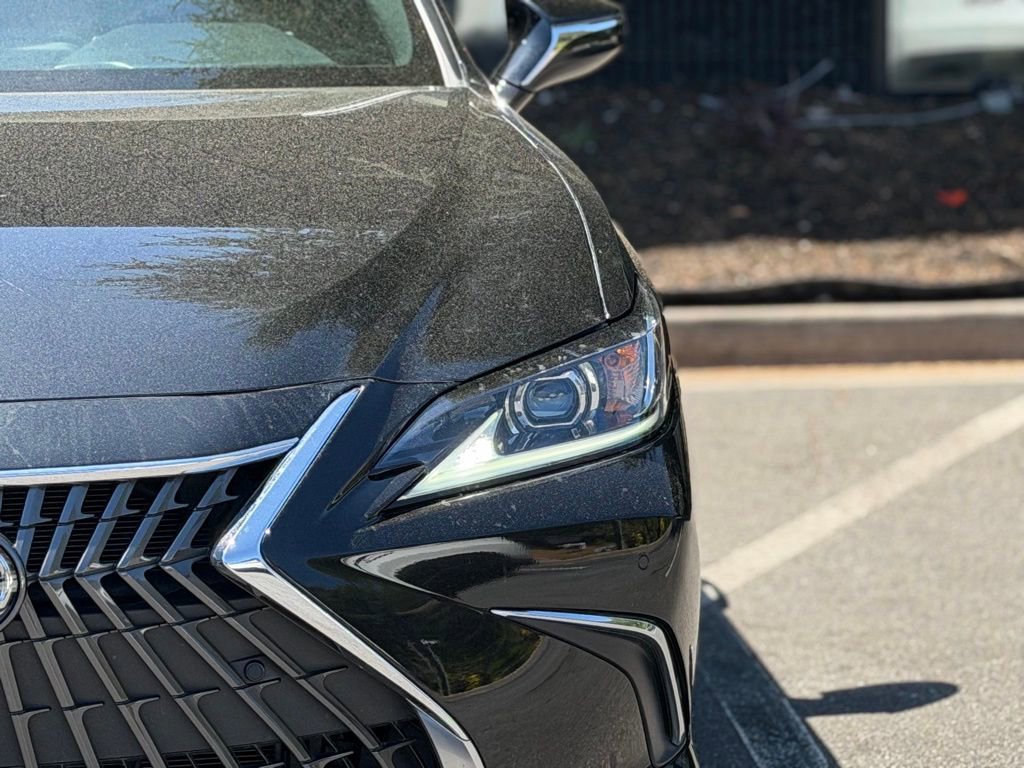 Used 2025 Lexus ES 300h w/ Premium Package image 5