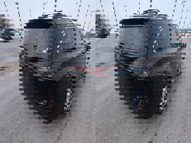 Used 2025 Toyota Sienna XLE image 4