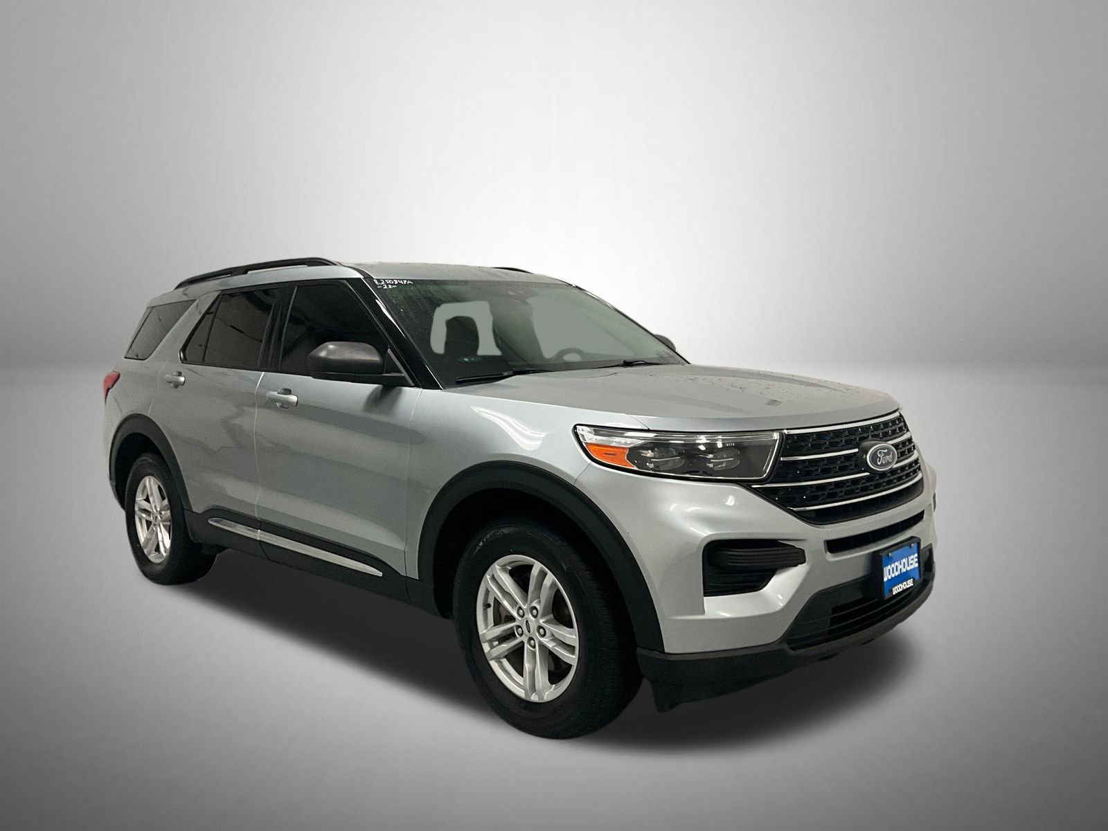 Used 2022 Ford Explorer XLT image 3