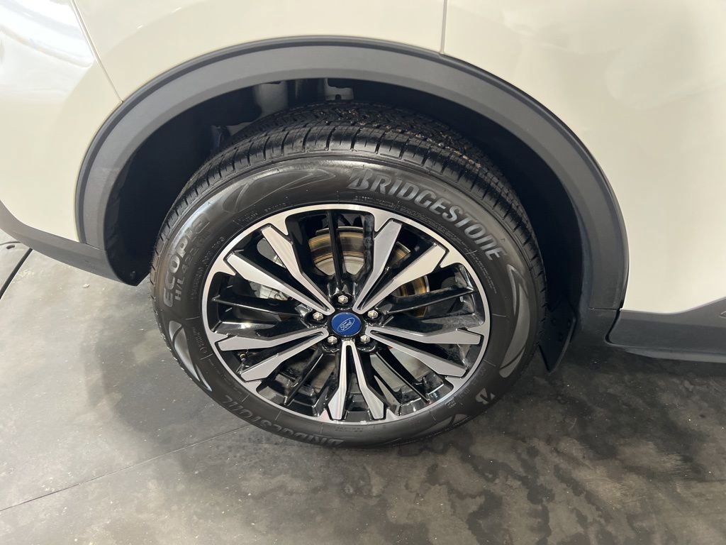 Used 2022 Ford Escape SEL w/ SEL Stealth AWD Package image 35