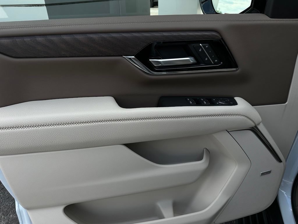 New 2026 GMC Yukon XL Denali w/ Denali Reserve Package AWD/4WD image 11