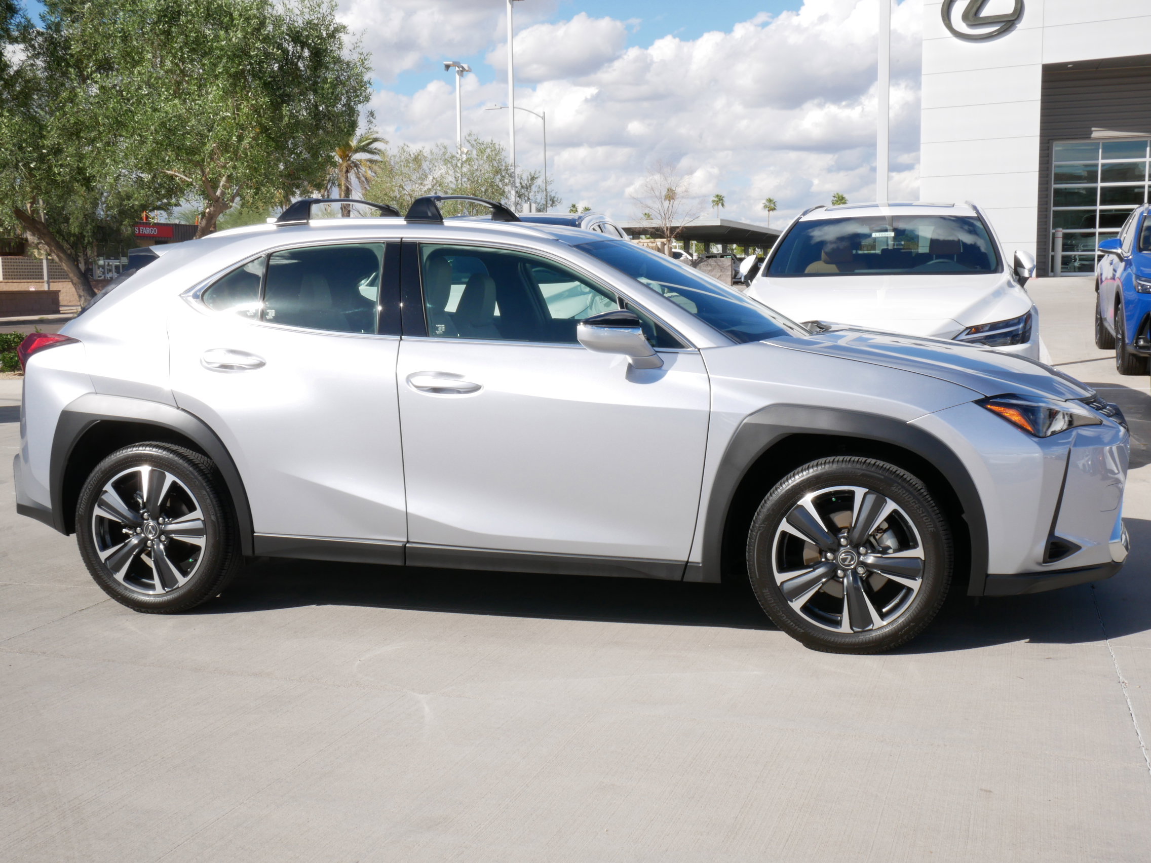 Used 2025 Lexus UX 300h FWD w/ Accessory Package (Z2) image 15