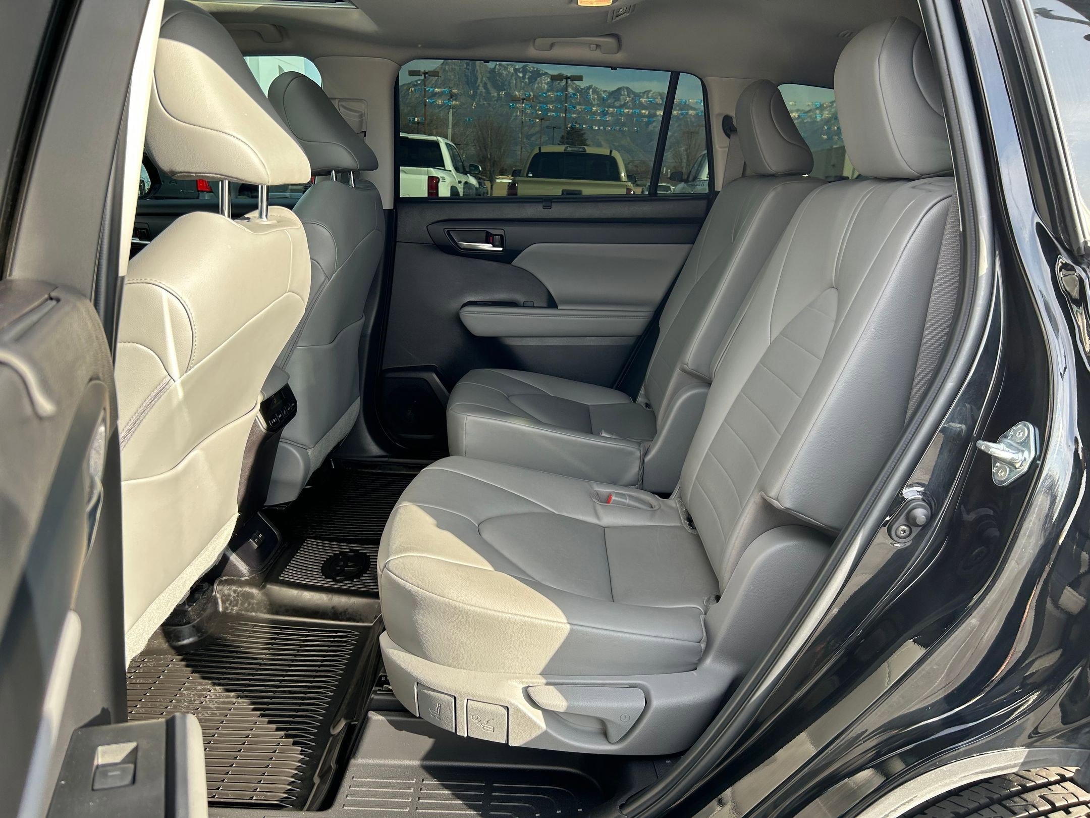 Certified 2023 Toyota Highlander XLE image 23