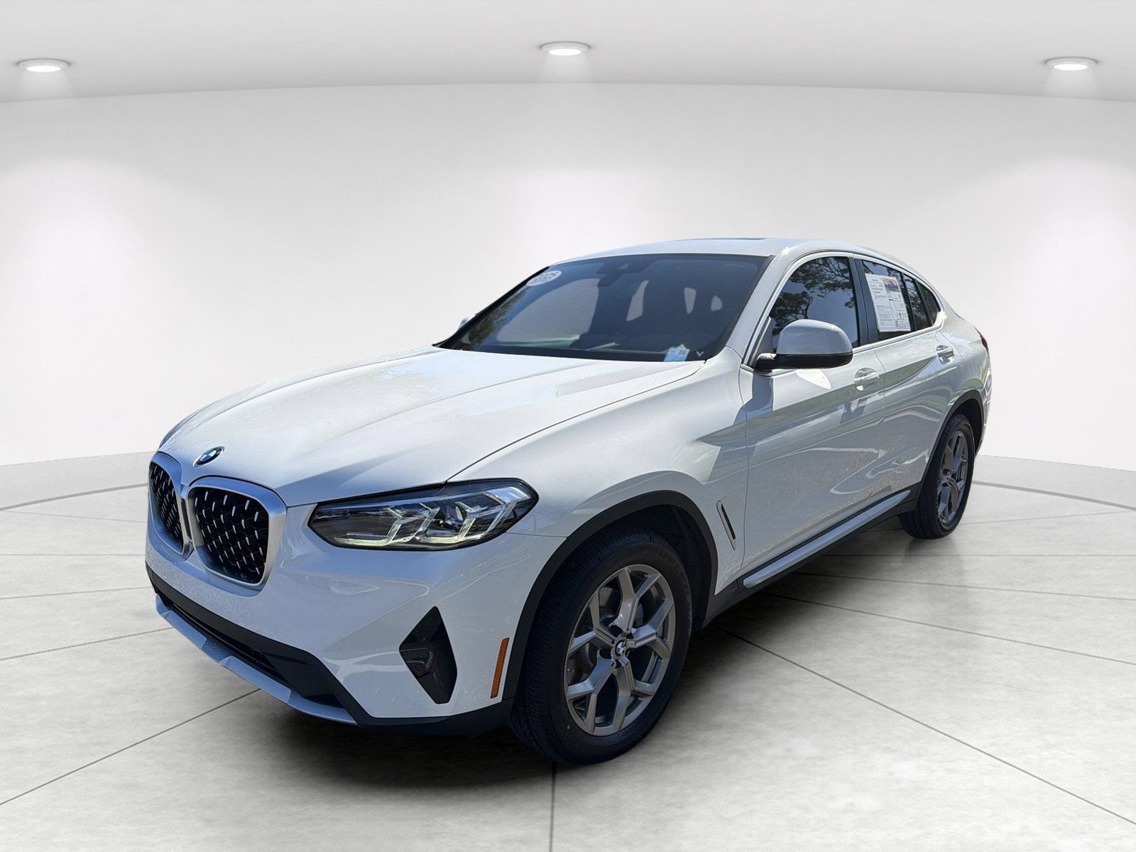Certified 2025 BMW X4 xDrive30i AWD/4WD image 8
