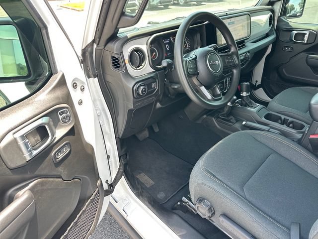Used 2025 Jeep Gladiator Sport AWD/4WD image 9