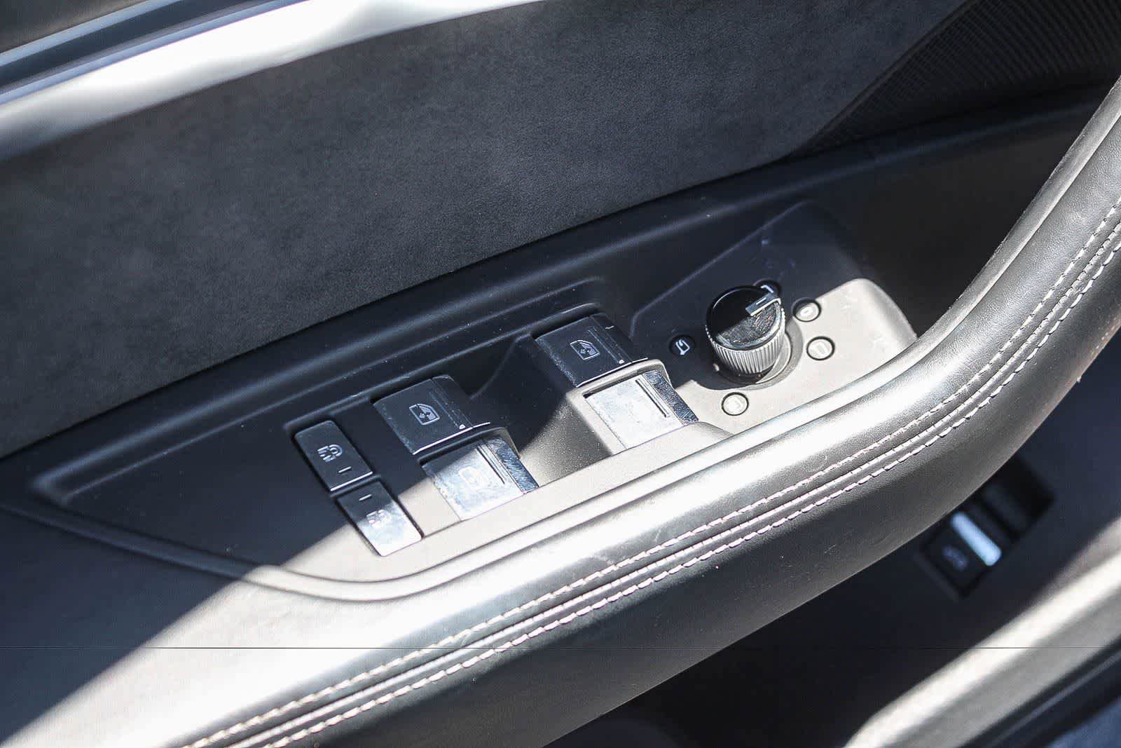 Used 2019 Audi e-tron Prestige w/ Prestige Package AWD/4WD image 26