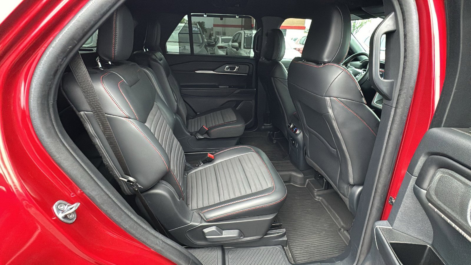 Used 2025 Ford Explorer ST-Line w/ Premium Package image 22