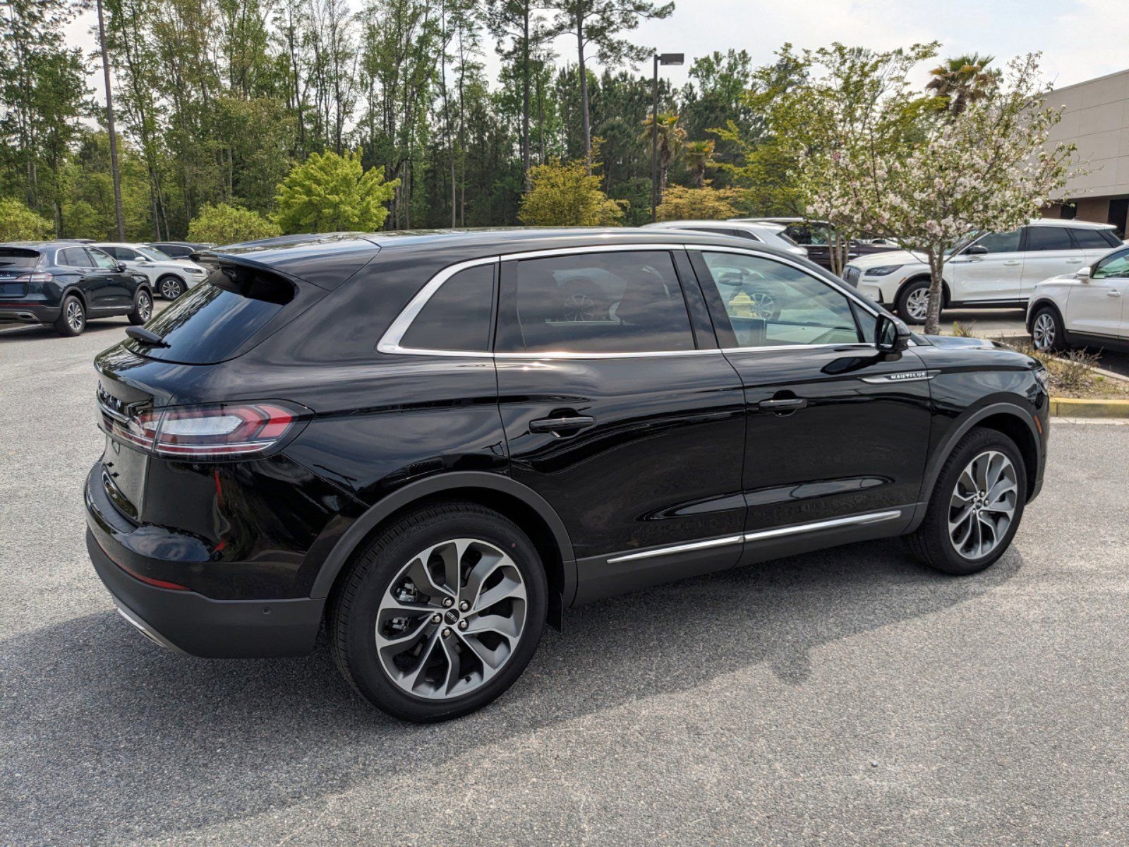 Certified 2023 Lincoln Nautilus Reserve w/ Equipment Group 201A image 5