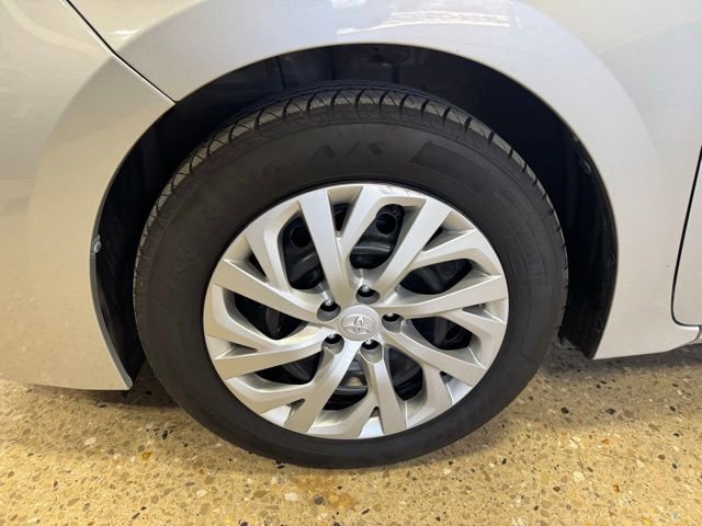 Used 2017 Toyota Corolla LE image 33