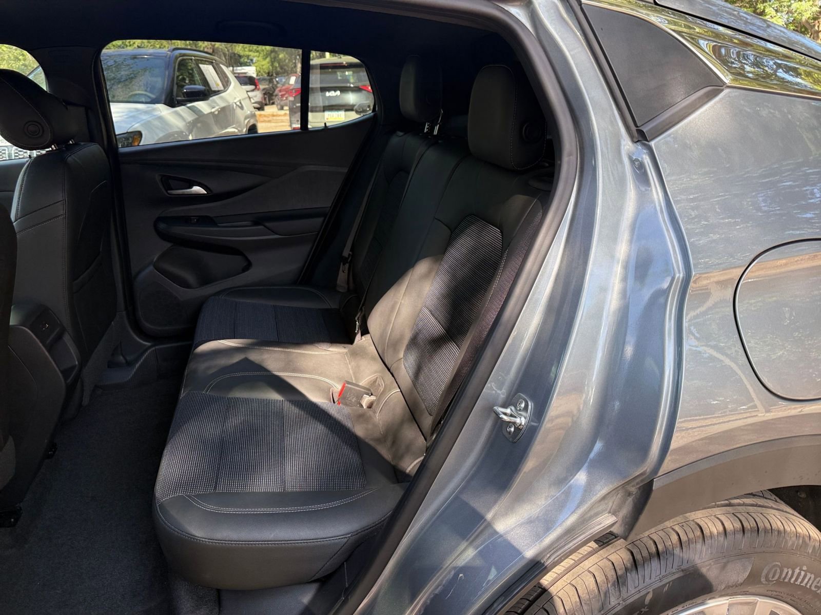 Used 2025 Buick Envista Preferred image 36