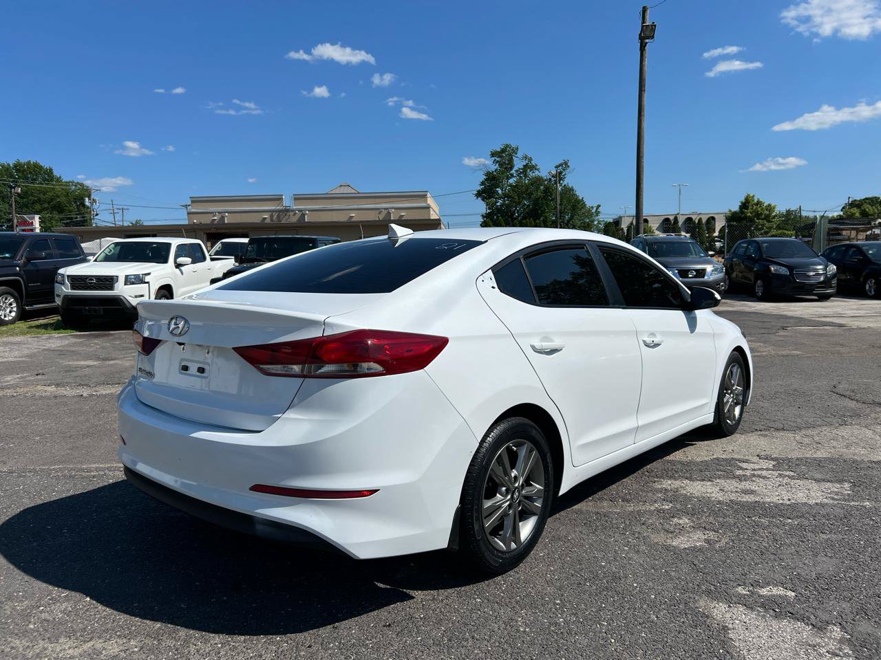 Used 2017 Hyundai Elantra Value Edition w/ Cargo Package FWD image 4
