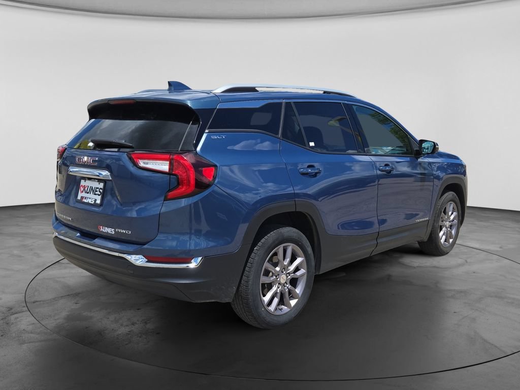 Used 2024 GMC Terrain SLT AWD/4WD image 9